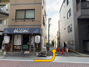 居酒屋の隣の坂