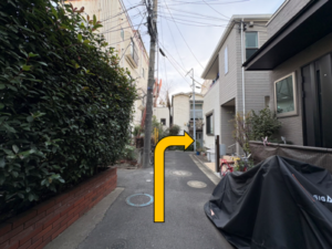突き当りを右折