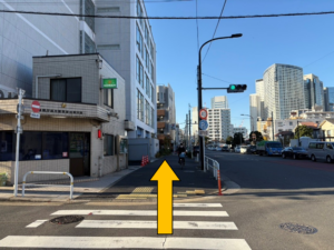 交番方向に直進